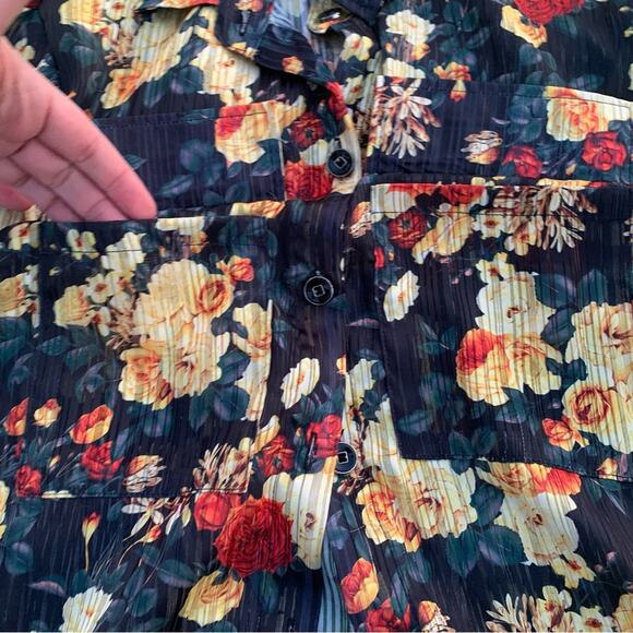 Roses Floral Blouse Medium Career top Sheen Button down Top - Picture 9 of 14